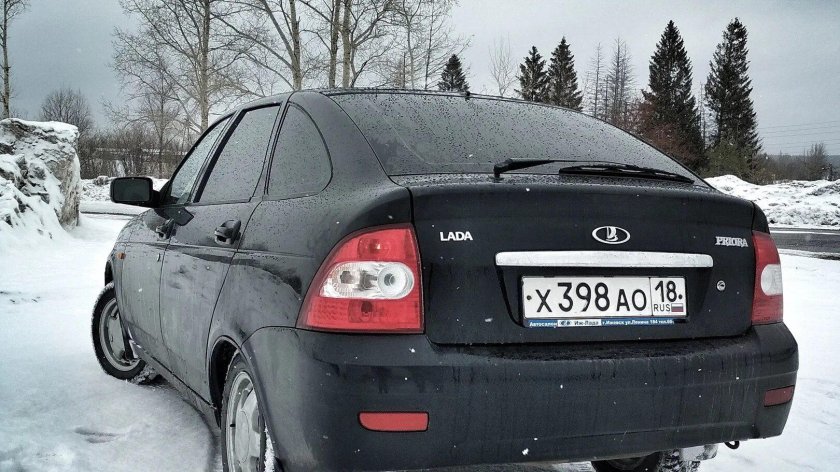 Приора хэтчбек вид сзади