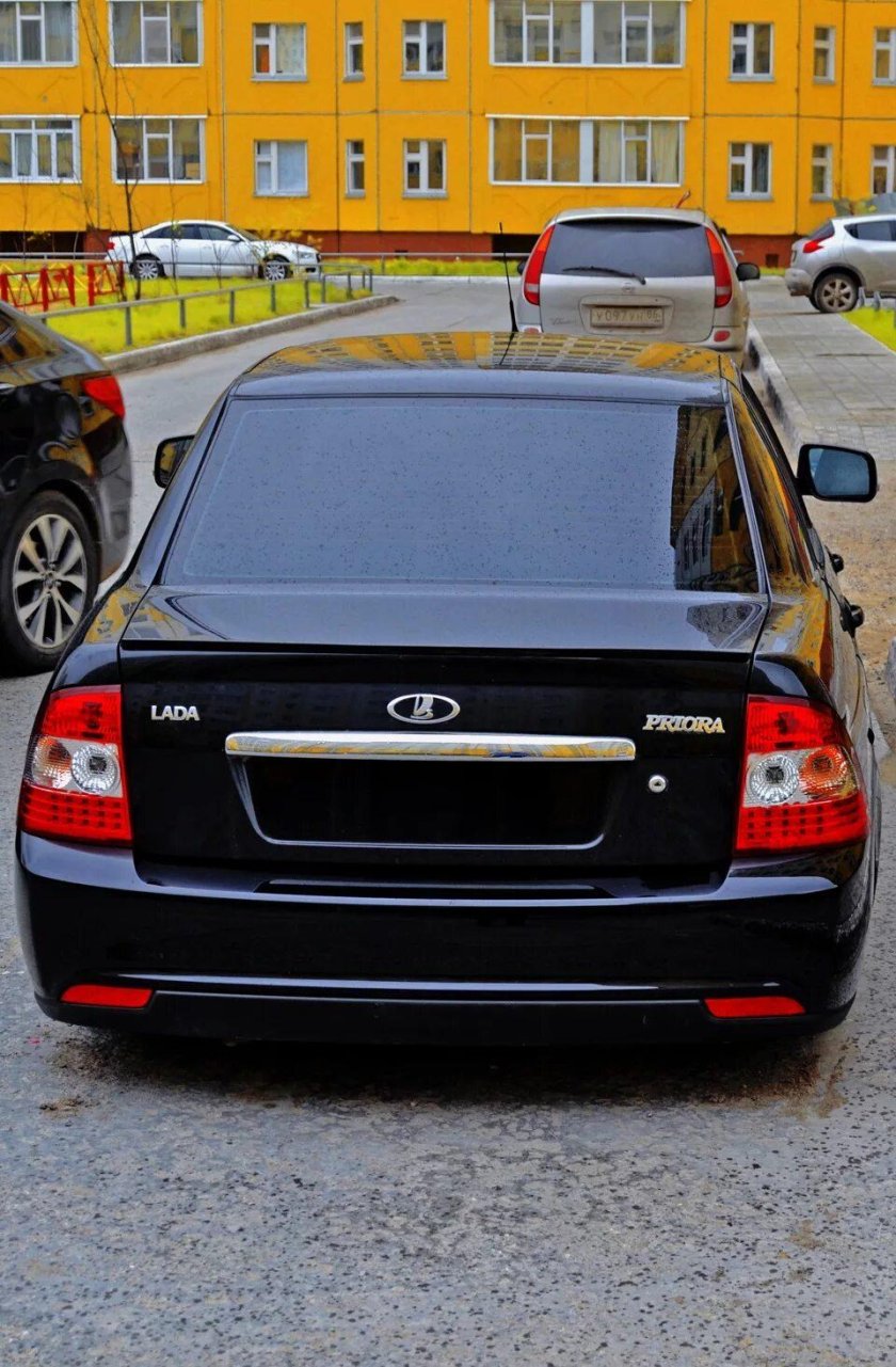 Приора 2 Люкс хэтчбек черная
