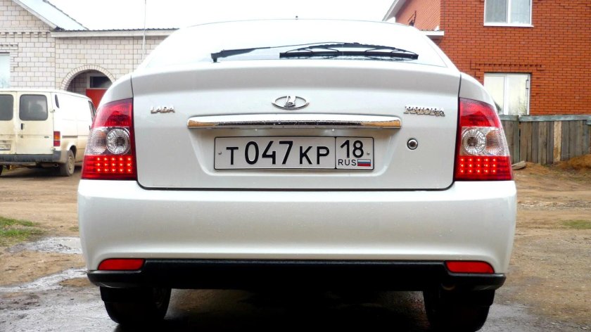 Приора 2 хэтчбек сзади