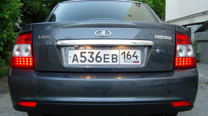 Лада Приора седан сзади