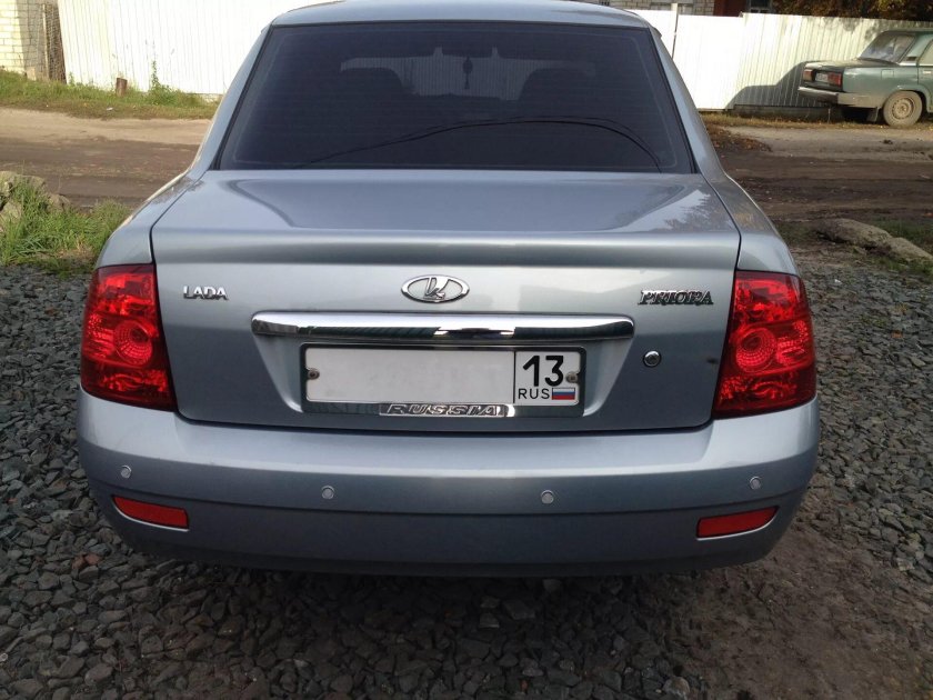 Лада Приора седан сзади