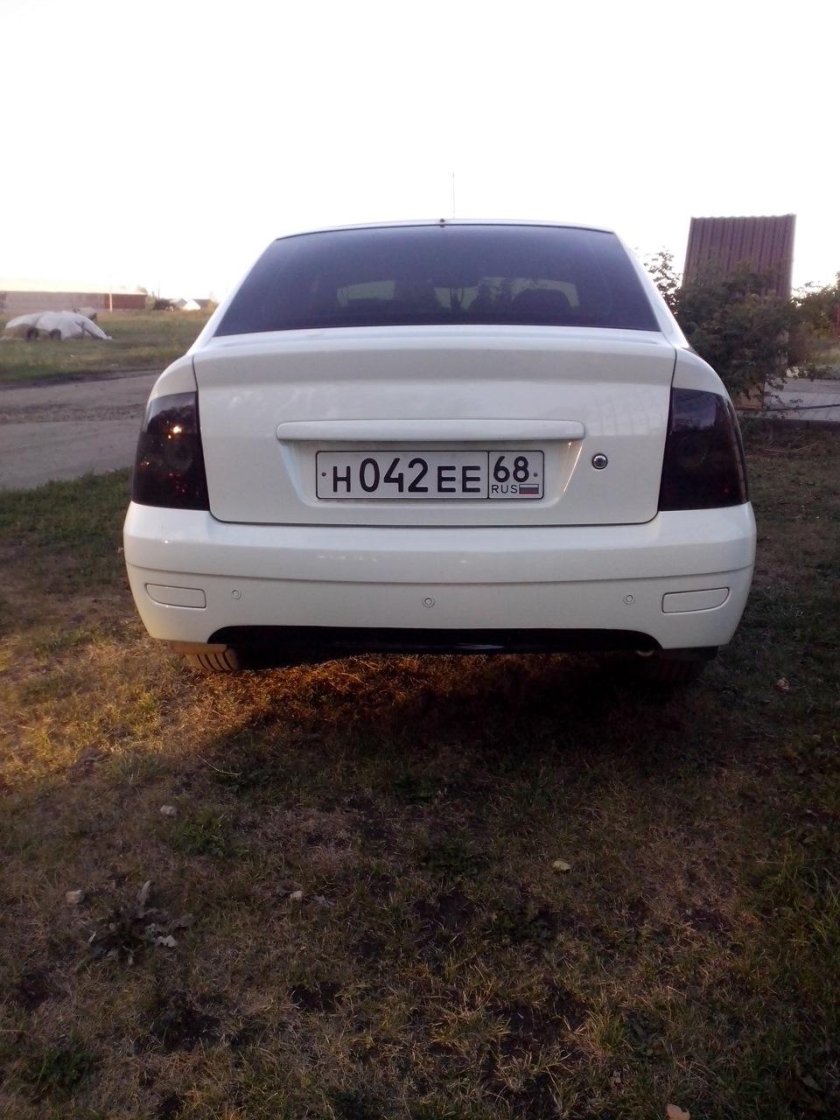 Приора 2 хэтчбек сзади