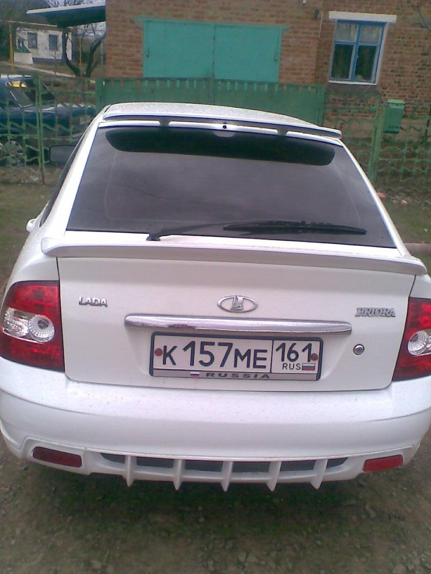 Приора 1 сзади хэтчбек