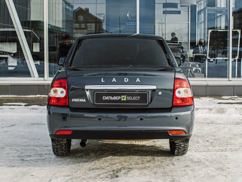 Лада Приора 2018 зад
