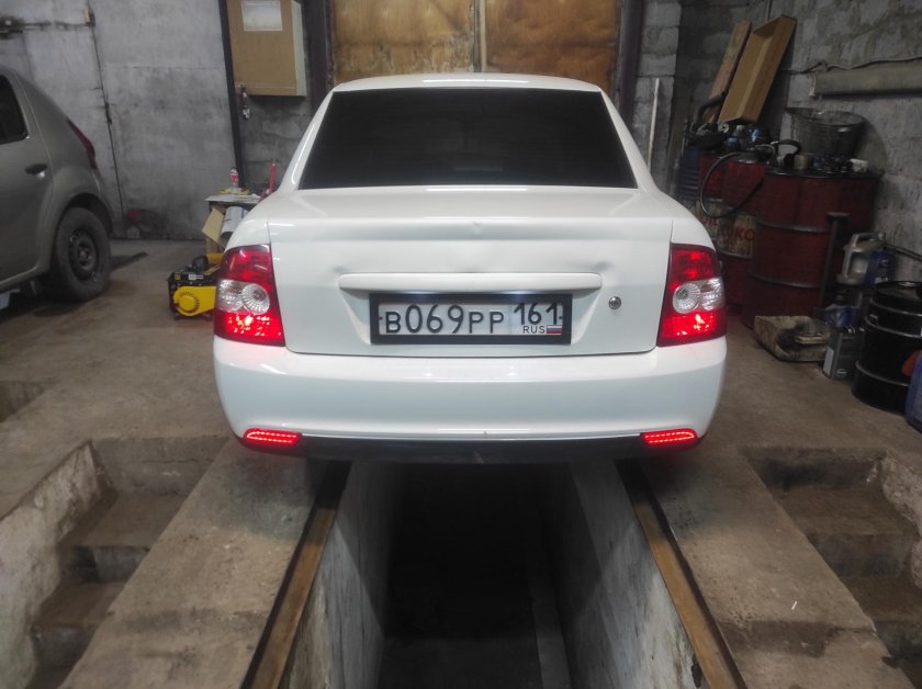 Задний бампер Приора седан
