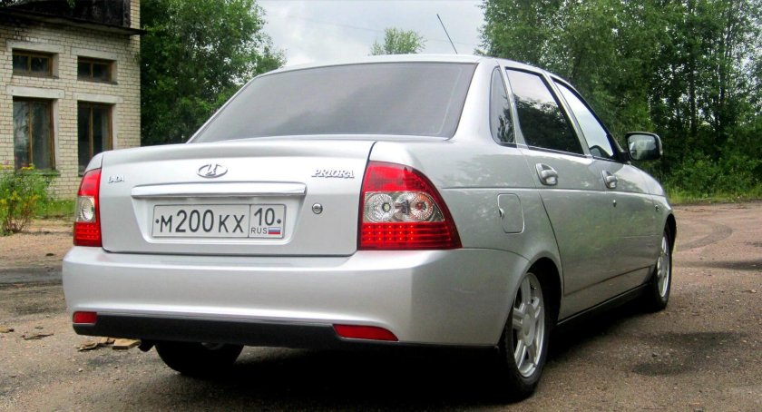 Lada Priora 2 сзади
