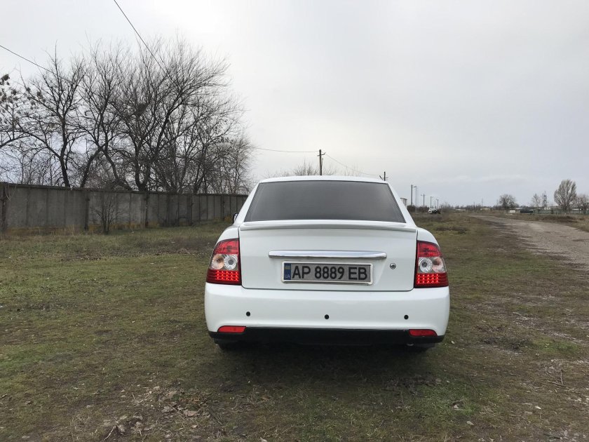 Приора 2 белая седан зад