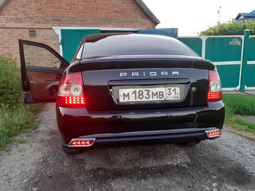 Лада Приора хэтчбек зад