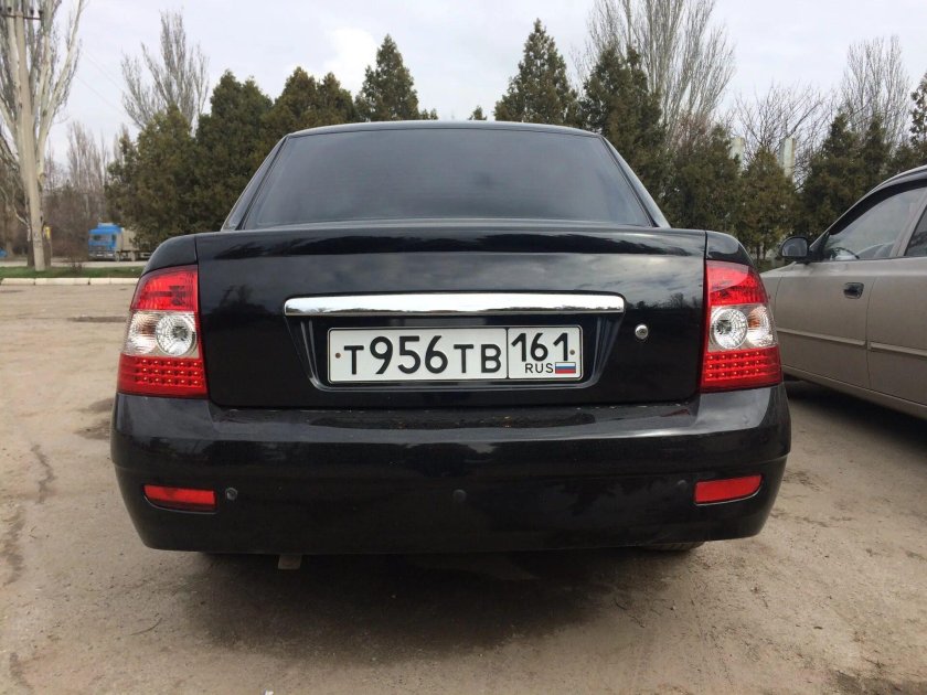 Приора 2 седан черная сзади