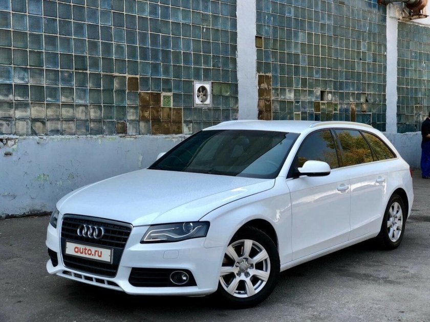 Белая Ауди а4 универсал