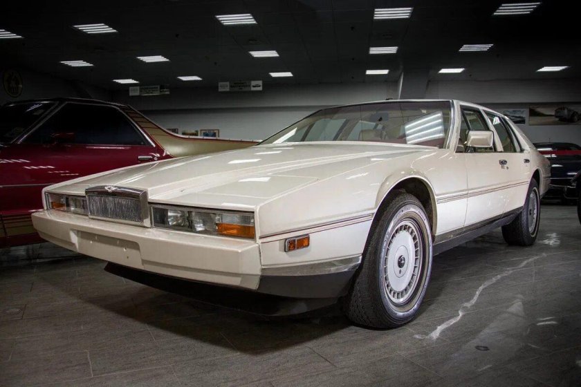 Aston martin lagonda 1982