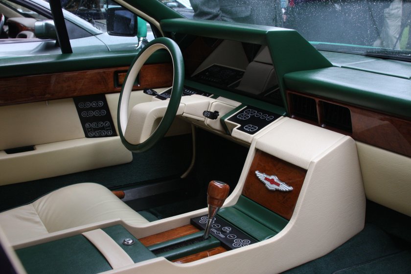 Aston Martin Lagonda 1976