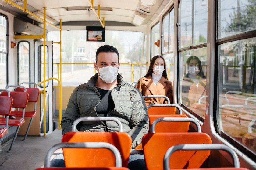 Пассажиры в автобусе