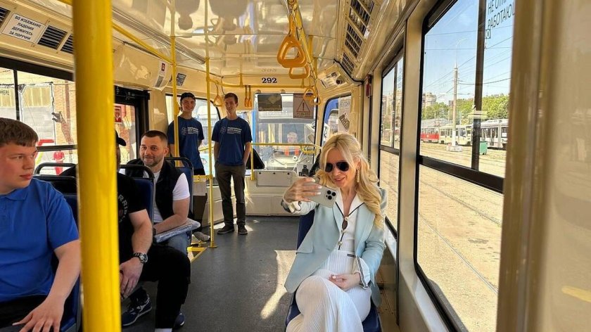 Троллейбус трамвай