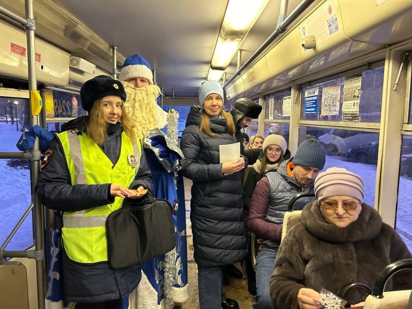 Полицейский дед мороз