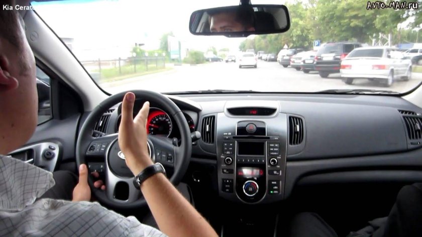 Киа Церато за рулем
