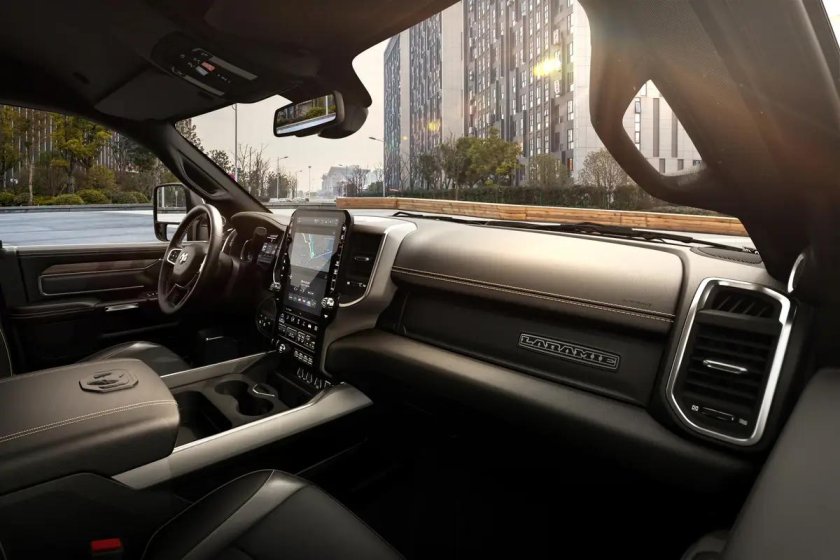 Dodge ram 1500 2019 салон