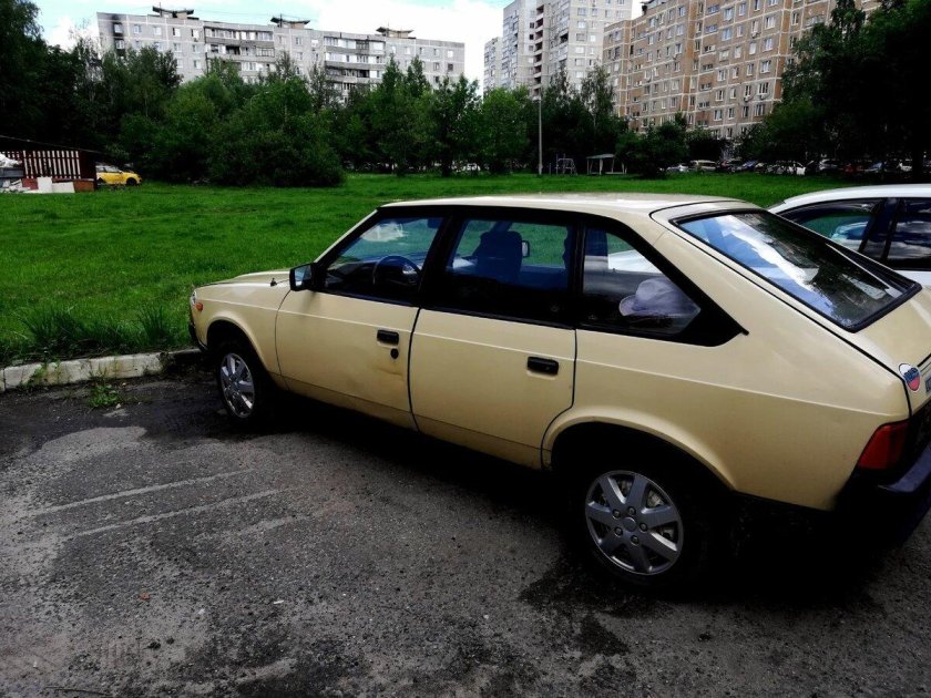Машина Москвич 1990
