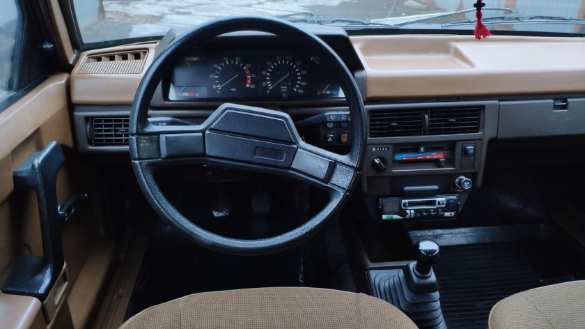 Москвич АЗЛК 2141 салон