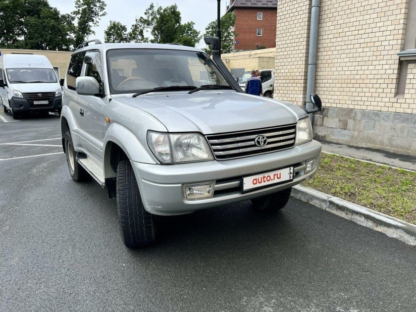 Toyota land cruiser prado 90
