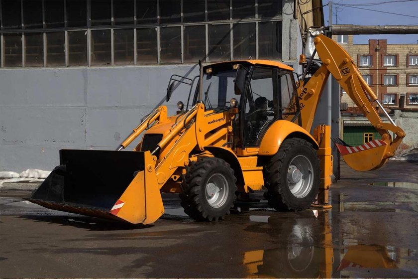 Экскаватор-погрузчик Амкодор 732