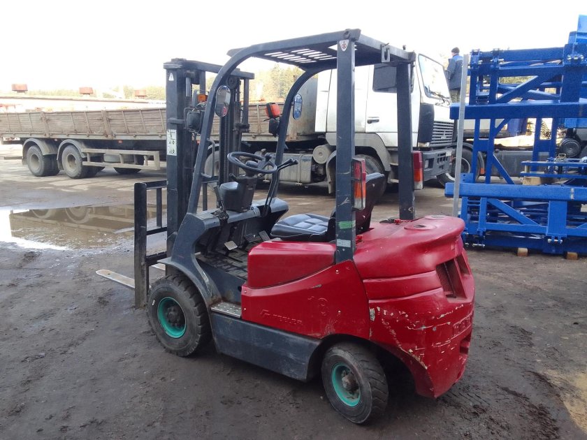 Вилочный погрузчик toyota