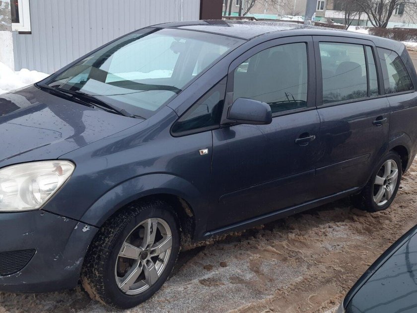 Опель зафира 2010