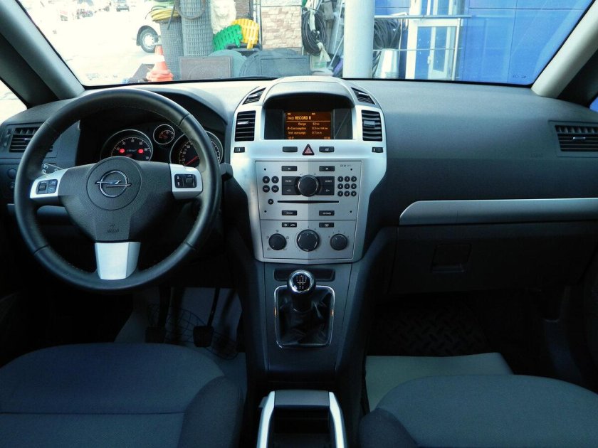 Опель Зафира 2010 салон