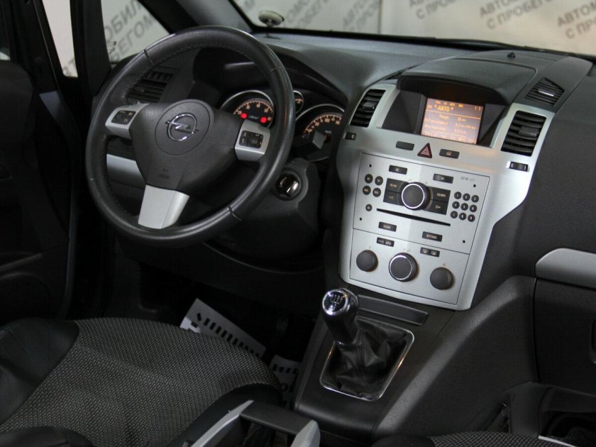 Opel Zafira 2010 салон
