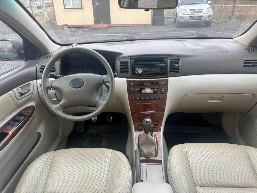 Toyota corolla 2003 le