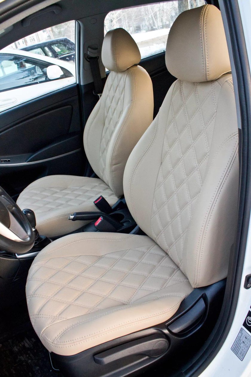 Чехлы белые на Хендай Солярис 2