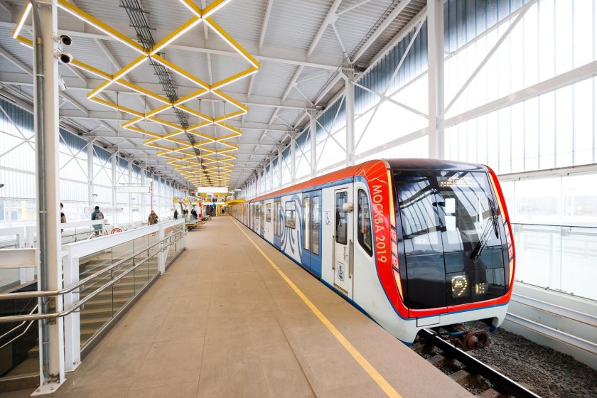 Москва 2019 поезд метро