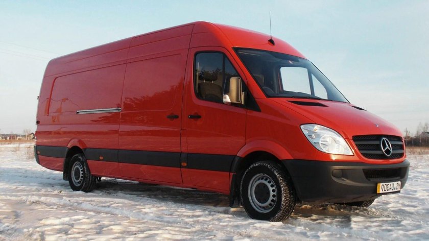 Mercedes 311 красный Sprinter