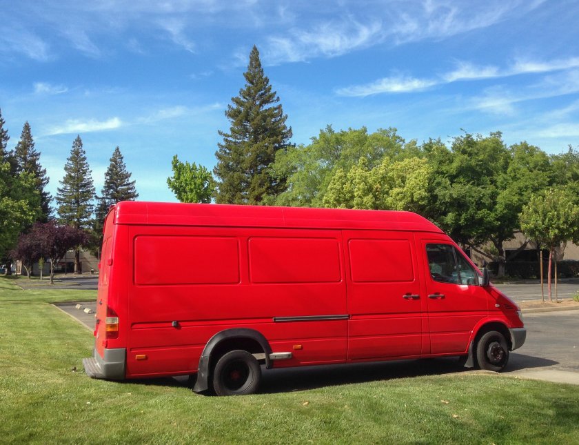 Мерседес Спринтер красный