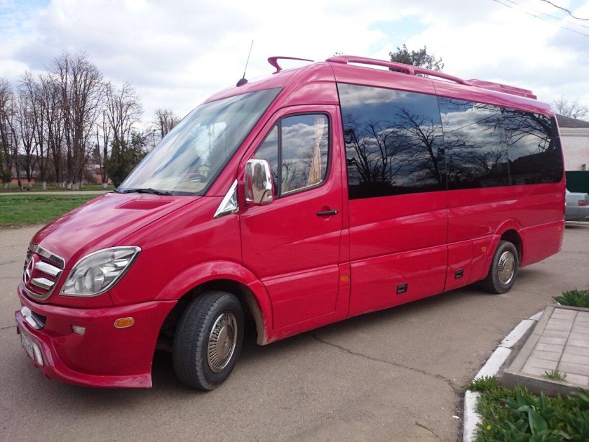 Мерседес Спринтер красный