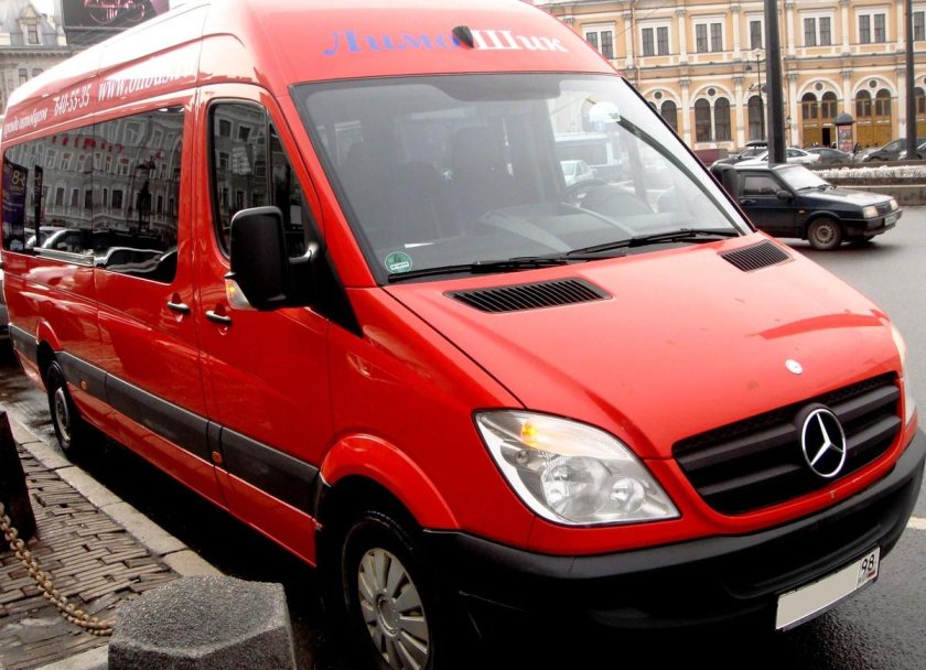 Мерседес Спринтер красный