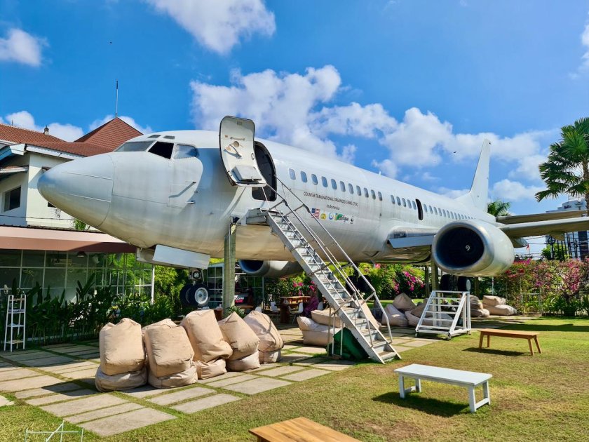 Заброшенный самолёт в паттайе