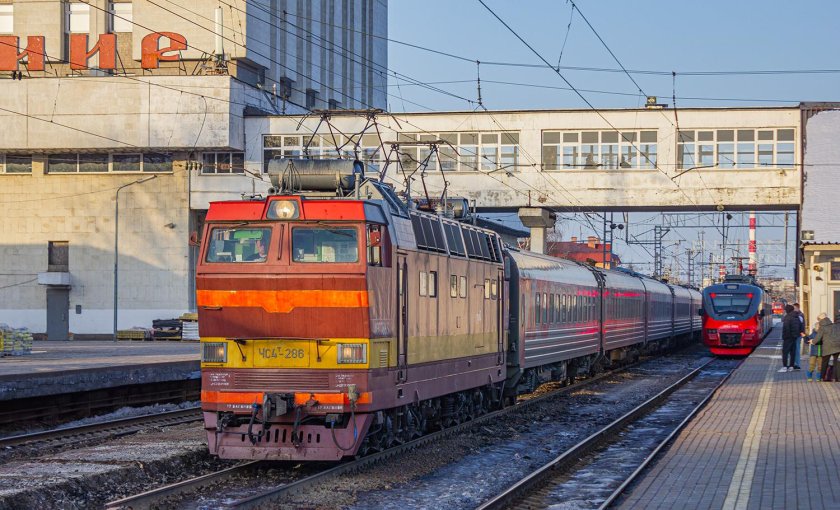 Поезд чс 4 т