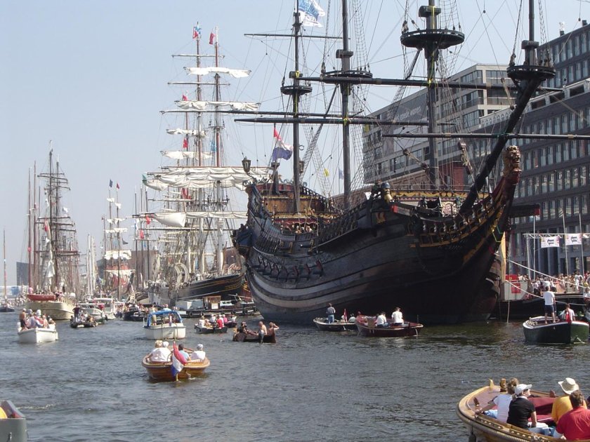 Парад кораблей в Амстердаме