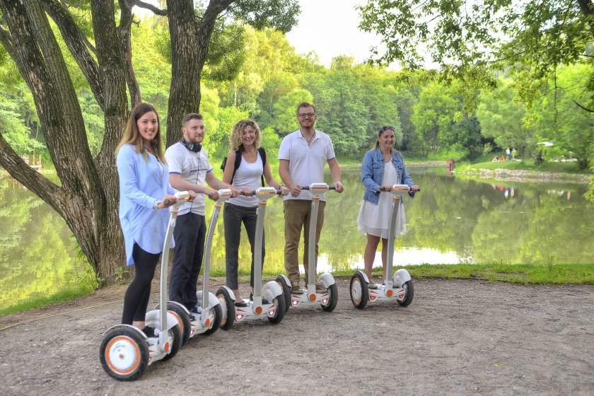 Самокат в парке