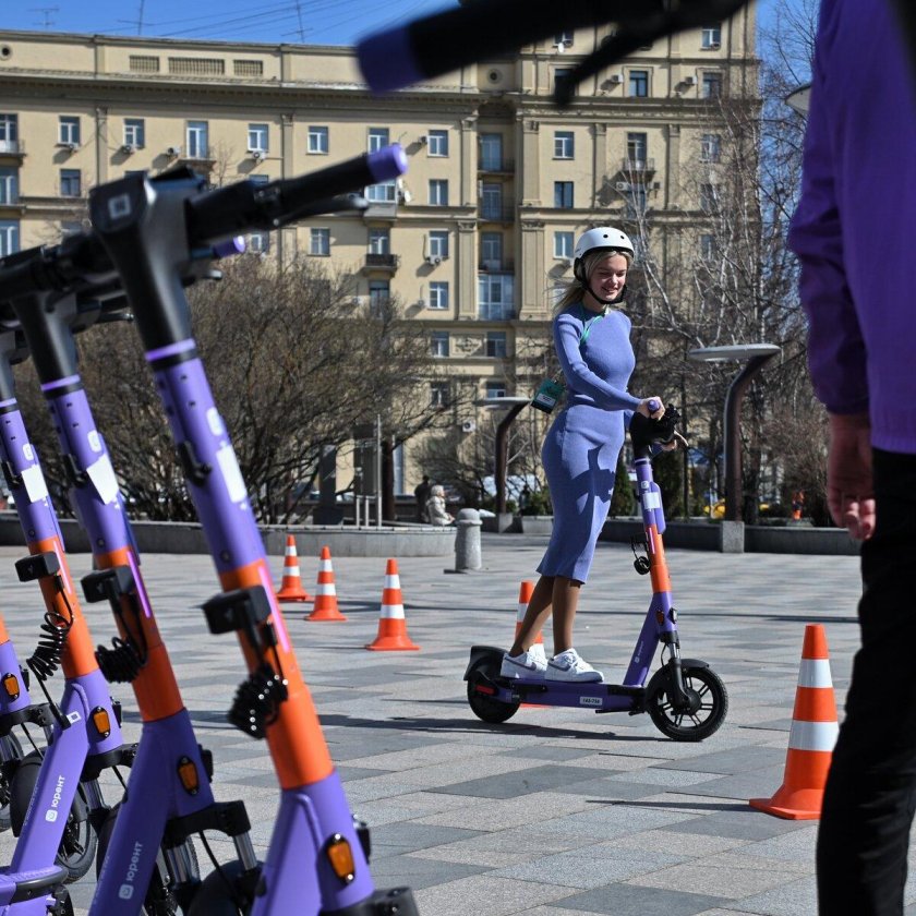 Самокат на улице