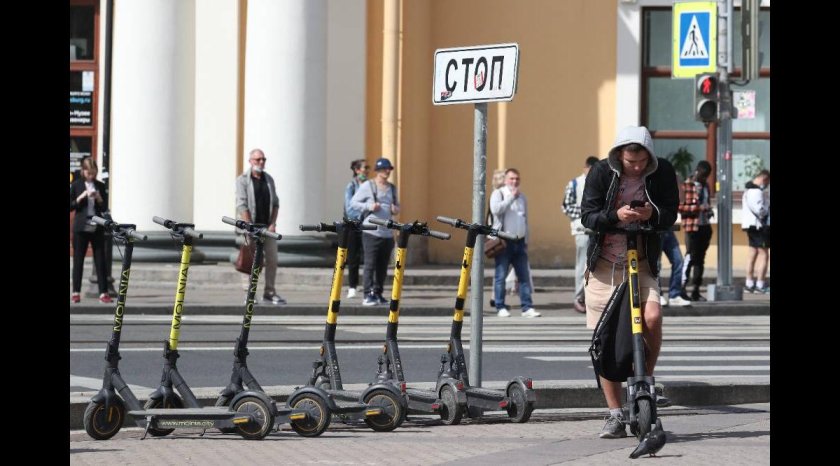 Самокат на улице