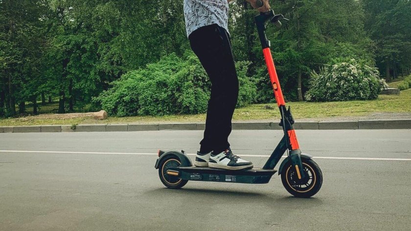 Снежный электросамокат