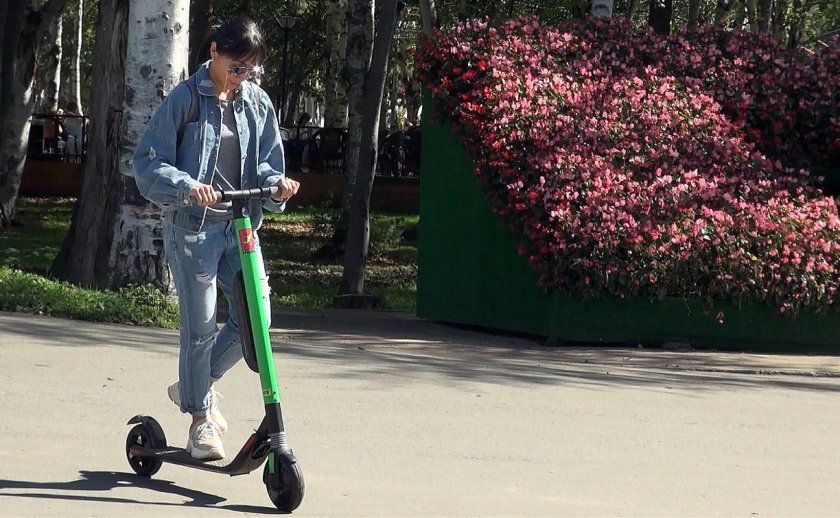 Самокат в парке