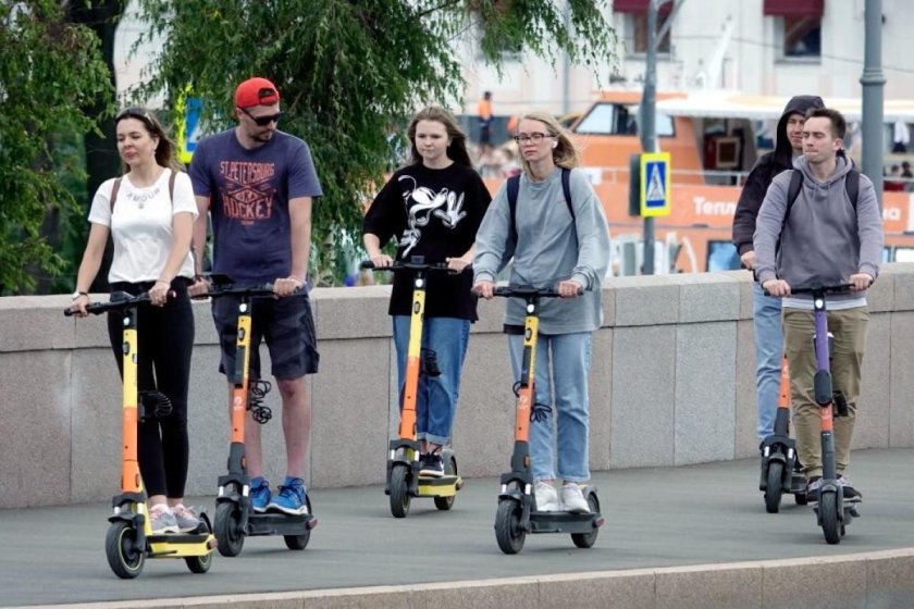 Катание на самокате