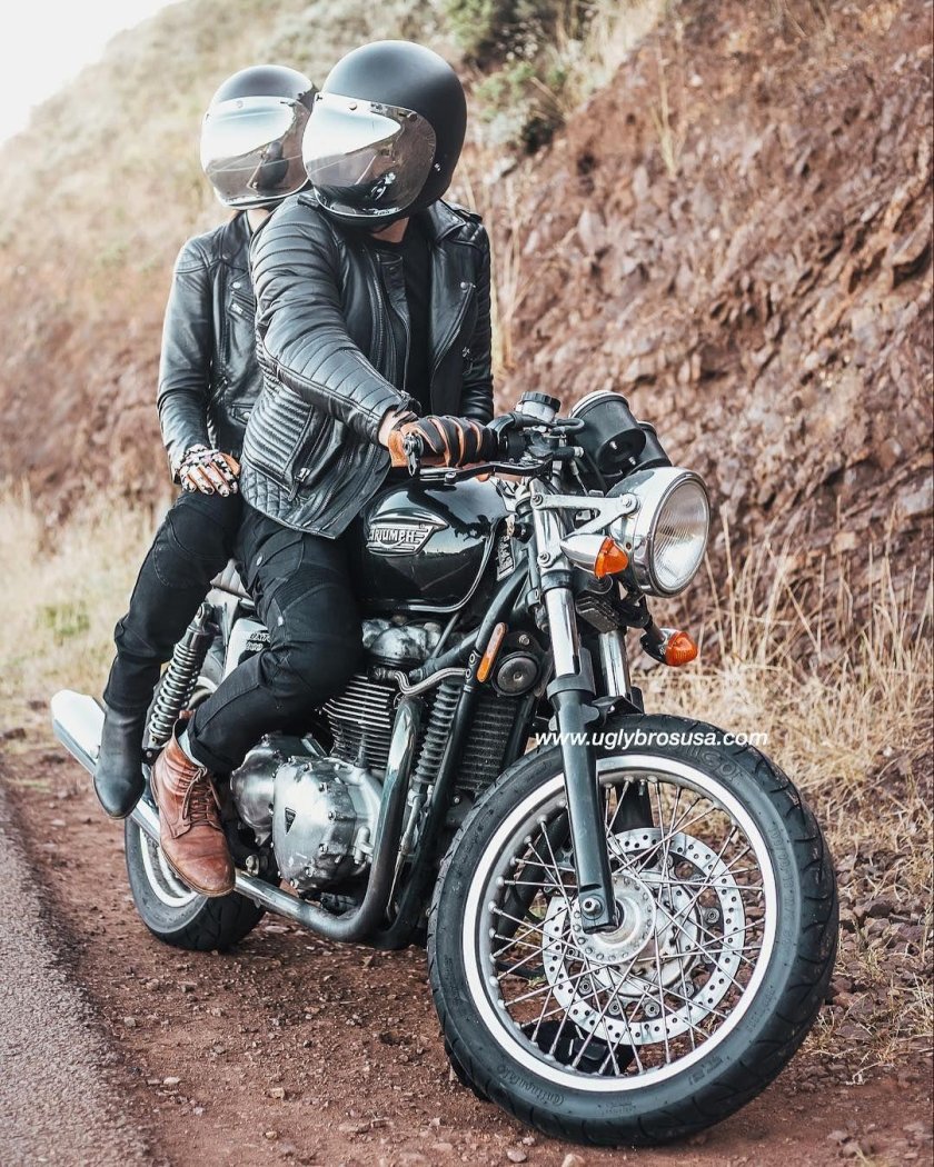 Мотоцикл Триумф кафе рейсер