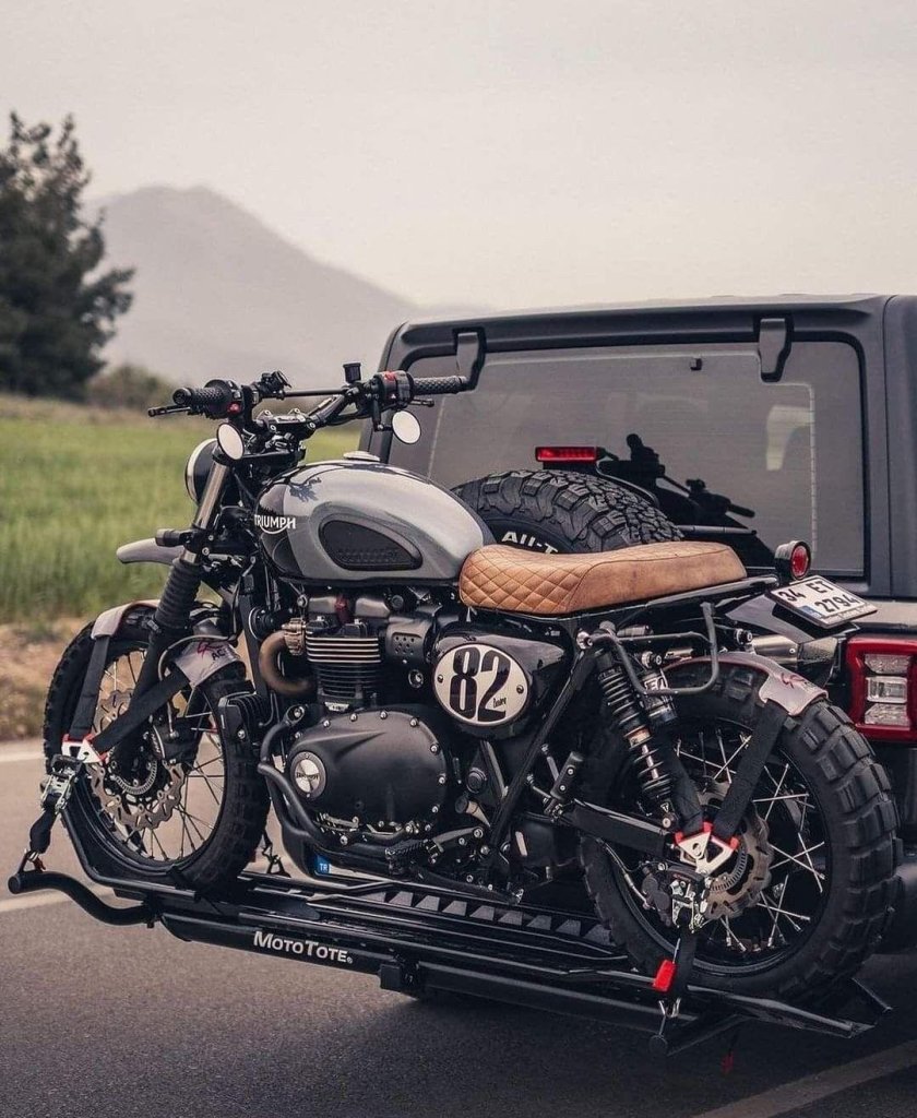 Triumph street scrambler