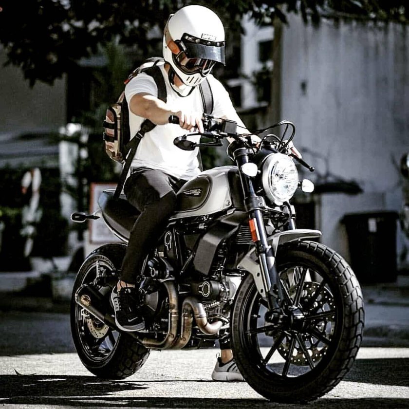 Ducati scrambler cafe racer