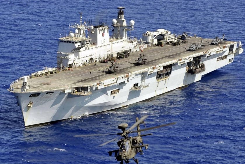 Вертолетоносец HMS Ocean