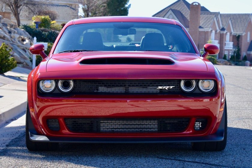 Додж Челленджер srt Demon